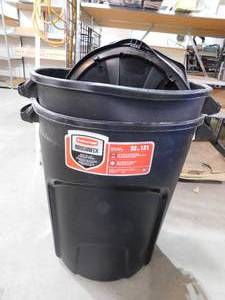 lot 40 image: (2) Rubbermaid Roughneck 32 Gal. Vented Black Round Trash Can with Lid