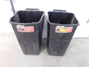 lot 39 image: (2) Rubbermaid Roughneck 45 Gal. Black Wheeled Vented Trash Can