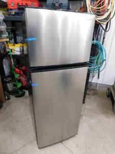 lot 62 image: Vissani 7.1 cu. ft. Top Freezer Refrigerator in Stainless Steel Look