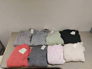 lot 3 image: 8 NEW WOMENS SWEATERS SIZE SMALL