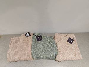 lot 8 image: 3 NEW WOMENS SWEATERS SIZE 3X