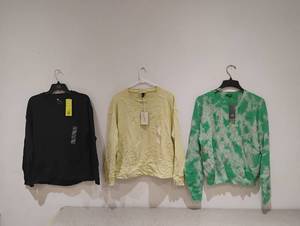 lot 25 image: 3 NEW WOMENS SWEATERS SIZE MEDIUM