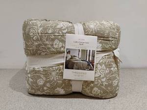 lot 29 image: NEW THRESHOLD LOFTY COTTON VOILE QUILT SIZE FULLQUEEN