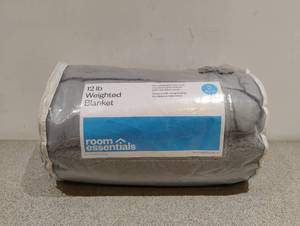 lot 30 image: NEW ROOM ESSENTIALS 12LB WEIGHTED BLANKET