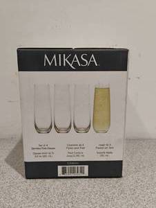 lot 58 image: NEW MIKASA PARKER SET OF 4 STEMLESS FLUTE GLASSES
