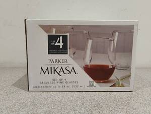 lot 62 image: NEW MIKASA PARKER SET OF 4 STEMLESS WINE GLASSES