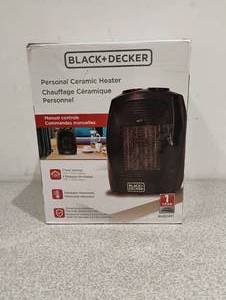 lot 75 image: NEW BLACK AND DECKER PERSONAL CERAMIC HEATER
