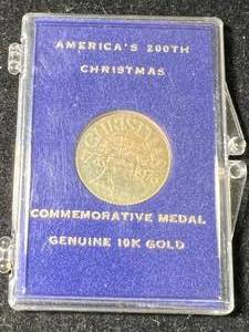 lot 18 image: AMERICAS 200TH CHRISTMAS COMMEM 10K GOLD MEDAL