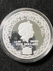 lot 33 image: 1 TROY OZ .999 FINE SILVER 2021 TOKELAU ROUND IN AIRTITE