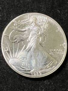 lot 41 image: 1989 AMERICAN SILVER EAGLE 1 TROY OZ .999 FINE SILVER