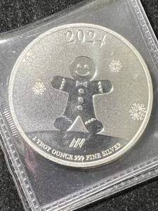 lot 48 image: 1 TROY OZ .999 FINE SILVER 2024 HAPPY HOLIDAYS ROUND