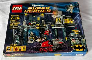 lot 2 image: LEGO The Batcave 6860 DC Universe 689 Piece Set