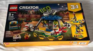 lot 19 image: LEGO Creator Fairground Carousel 31095 595 Piece Set - NewSealed