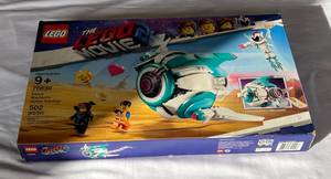 lot 22 image: LEGO Sweet Mayhems Systar Starship 70830 from The Lego Movie 2 502 Piece Set