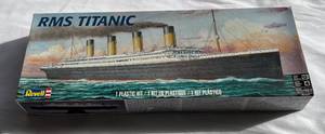 lot 28 image: RMS Titanic Revell 1570th Model Ship