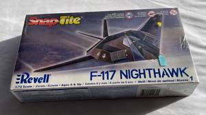 lot 29 image: F-117 Nighthawk Revell 172 Model Airplane