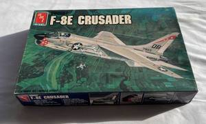 lot 33 image: F-8E Crusader Vought Model Airplane Kit AMT 172