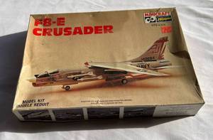 lot 35 image: F8-E Crusader Model Airplane Kit Hasegawa Minicraft 172