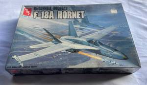lot 41 image: F-18A Hornet McDonnell Douglas AMT 172 Model Airplane Kit