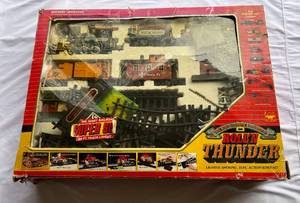 lot 49 image: Roll N Thunder The Rio Grande Railroad 35 Piece Action Super Set Model Train