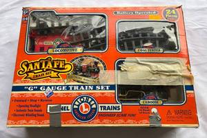 lot 50 image: Lionel Santa Fe 24 Piece G Gauge Model Train Set