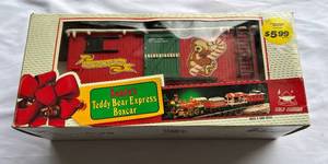 lot 53 image: Santas Teddy Bear Express Boxcar Model Train 379W by New Bright