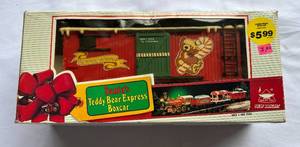 lot 56 image: Santas Teddy Bear Express Boxcar Model Train 379W by New Bright