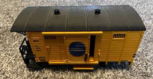 lot 58 image: LGB 4033 G DB Chiquita Banana Car Model Train