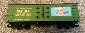 lot 61 image: Bachmann 93253 Doublemint Chewing Gum Billboard Reefer G Gauge Model Train
