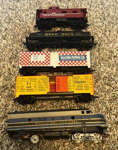 lot 67 image: HO Gauge Model Train 5 Car Lot - Vintage