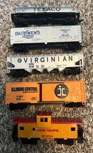 lot 75 image: HO Gauge Model Train 5 Car Lot - Vintage