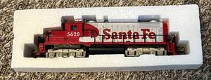 lot 90 image: Vintage Tyco Santa Fe 5628 Railroad Engine Locomotive HO Scale Model Train, New