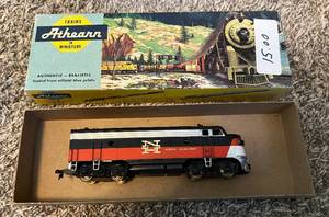 lot 110 image: New Haven HO Scale Locomotive Model Train - Vintage