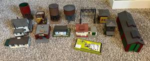 lot 119 image: Large Lot of HO Scale Model Buildings (14) and Accessories - Vintage
