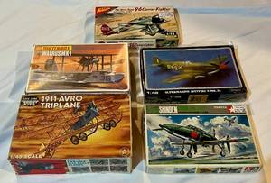 lot 138 image: Lot of 5 Vintage Plane Model Kits