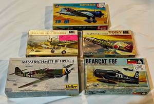 lot 141 image: Lot of 5 Vintage Plane Model Kits