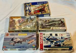 lot 142 image: Lot of 5 Vintage Plane Model Kits