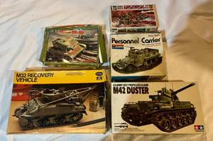 lot 147 image: Lot of 5 Vintage Tank and Army Model Kits