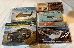 lot 152 image: Lot of 5 Vintage Helicopter, Plane, Boat, Vehicle, Cable Car Model Kits
