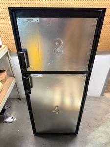 lot 56 image: Dometic Americana II DM2872 Refrigerator