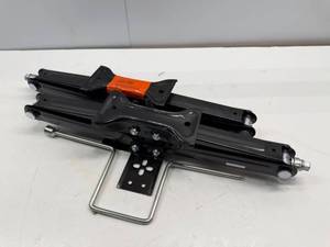 lot 131 image: Quick Products QP-RVJ-S24 RV Stabilizing and Leveling Scissor Jacks