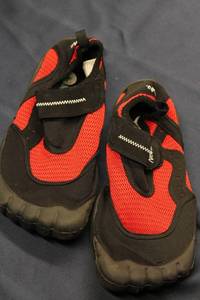 Newtz Water Shoes in Red and Black Size 3