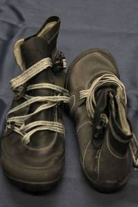 Used Merrell Black Closure Climbing Shoes Size 8