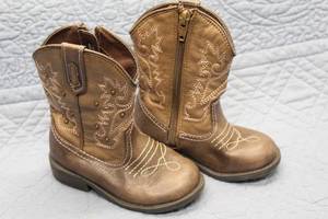 Pair of Childrens Western Cowboy Boots with Decorative Stitching Size 7