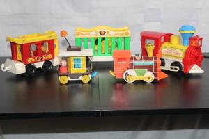 Collection of 5 Vintage Fisher-Price Circus Toy Train Cars