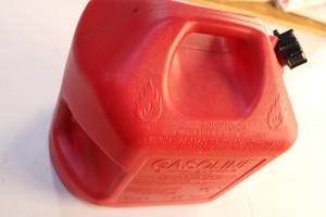 5 Gallon Gasoline Fuel Safety Container - Red Plastic Fuel Tank