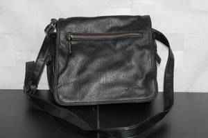 Vintage Black Leather Crossbody Bag with Zipper Pocket