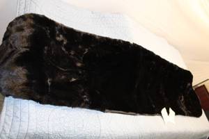 lot 30 image: Vintage Faux Fur Stole with Jewelry Accessories