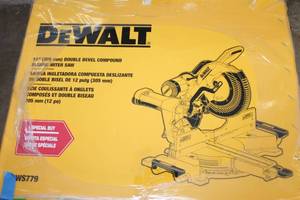 lot A-28 image: DEWALT Double Bevel Sliding Miter Saw, 12-inch, Compound DWS779