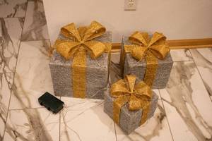 lot 3 image: Set of 3 Decorative Christmas Gift Boxes with Golden Bows